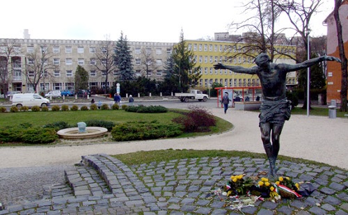 A December 8. tér történelmi emlékhellyé nyilvánítását kezdeményezik