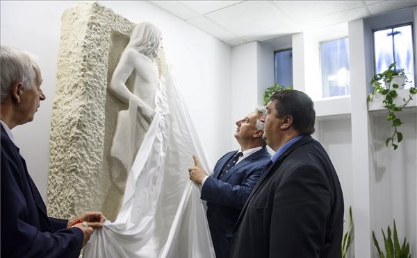 Szent Lázár szobrot avattak fel