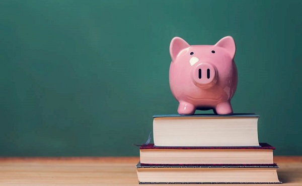 Ösztöndíj a salgótarjáni önkormányzat jóvoltából