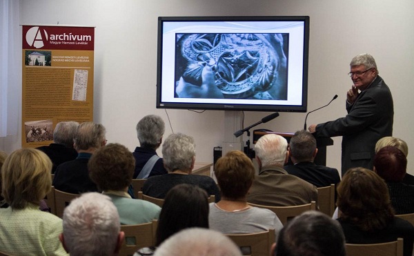 Az öblösüveggyártás 125 évére emlékeztek Salgótarjánban