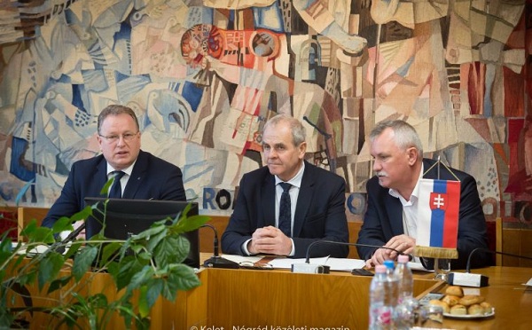 Együttműködik a besztercebányai megyei és a nógrádi önkormányzat